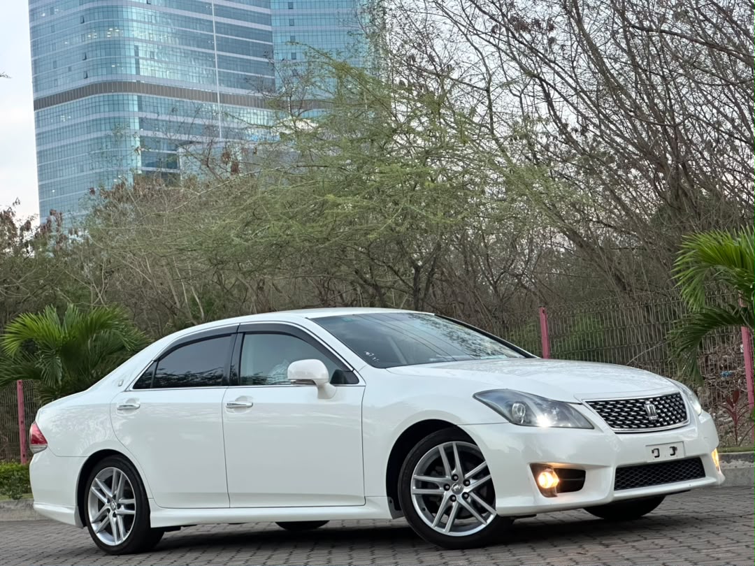 TOYOTA CROWN ATHLETE NEW MODEL